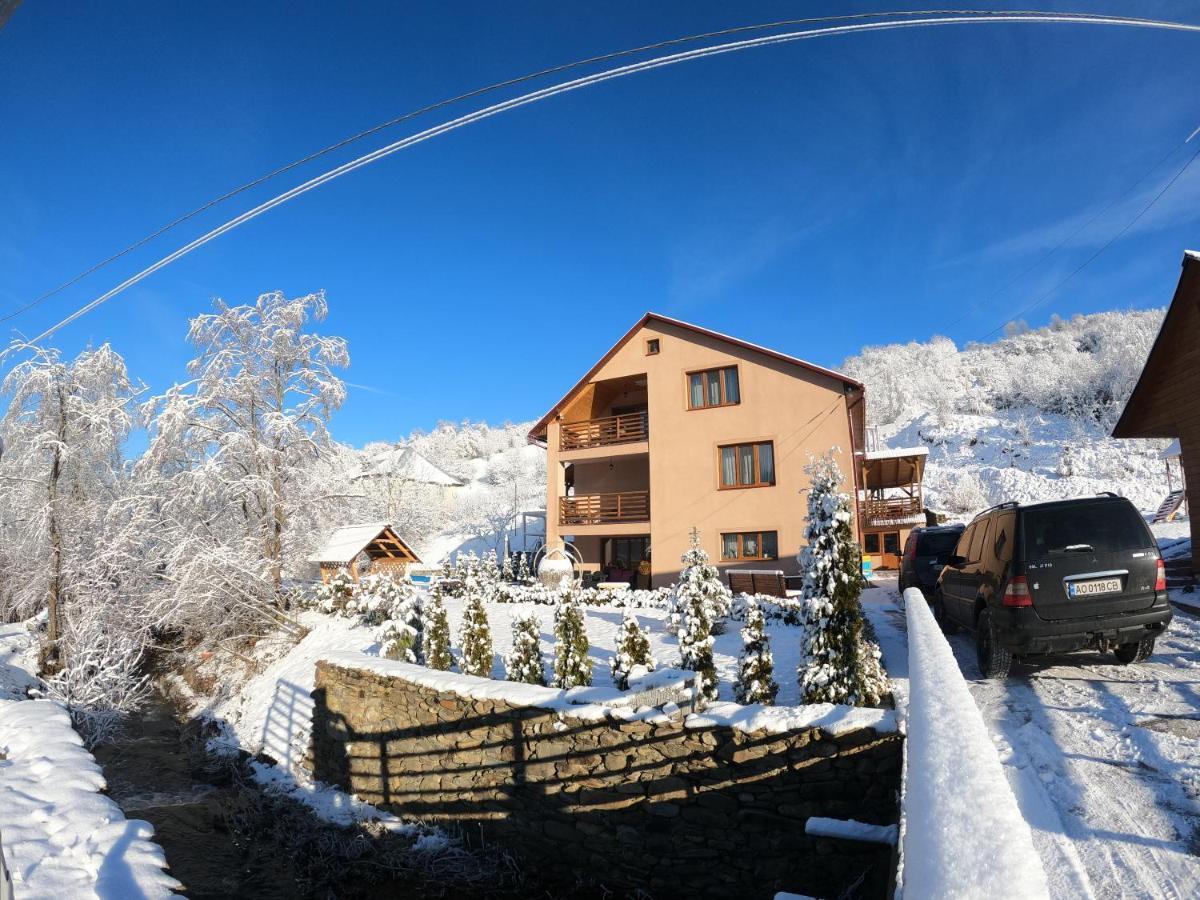Hotel Купецький Двір Mizhhirya  Zewnętrze zdjęcie