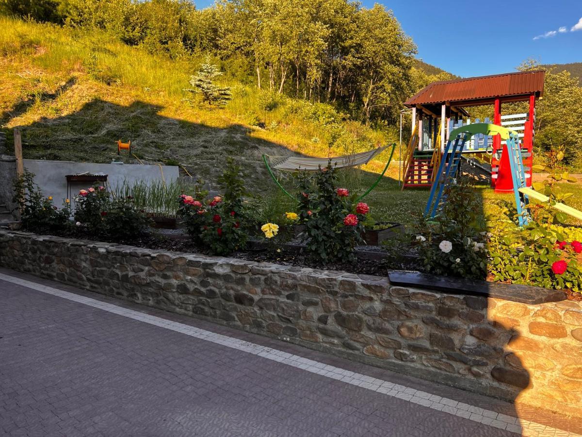 Hotel Купецький Двір Mizhhirya  Zewnętrze zdjęcie